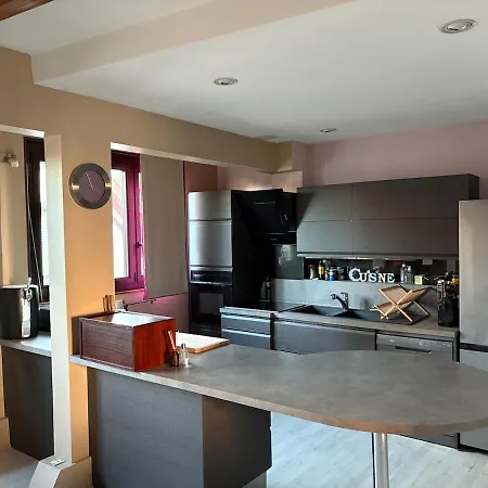 Le Grillen - 4 Bedroom - Centre Apartment