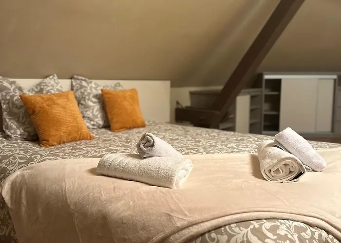 Le Grillen - 4 Bedroom - Centre Apartment