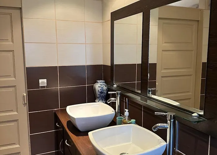 Le Grillen - 4 Bedroom - Centre Apartment *